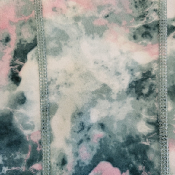 NWT Women XS GAIAM OM-DRI Hi Rise Pocket Capri Berkley Print Exercise Yoga Pants - Picture 3 of 10